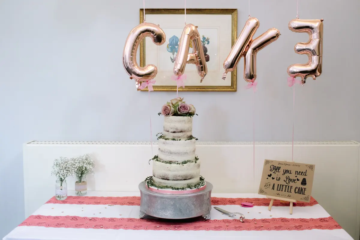 wedding cake - weddings on a budget