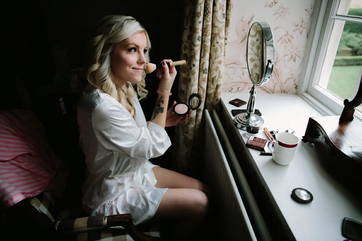 wedding photographer photographed a bride getting ready