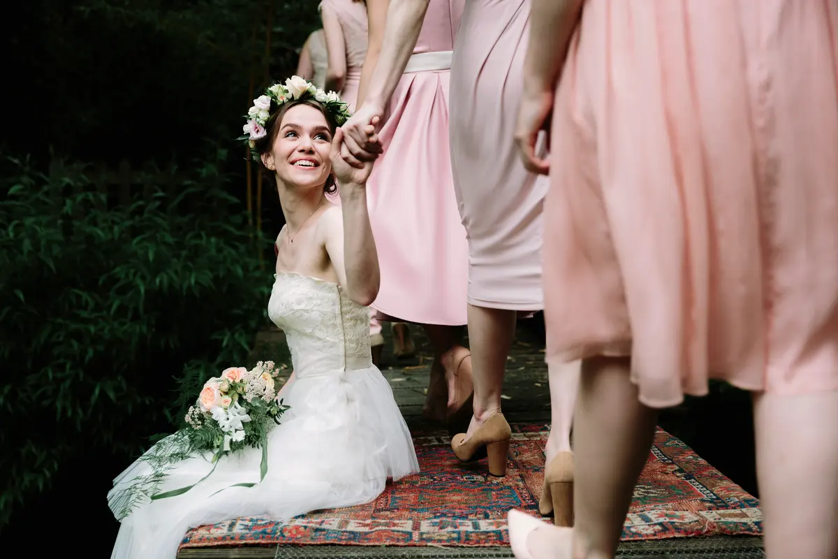 An Intermate outdoor Oxfordshire wedding