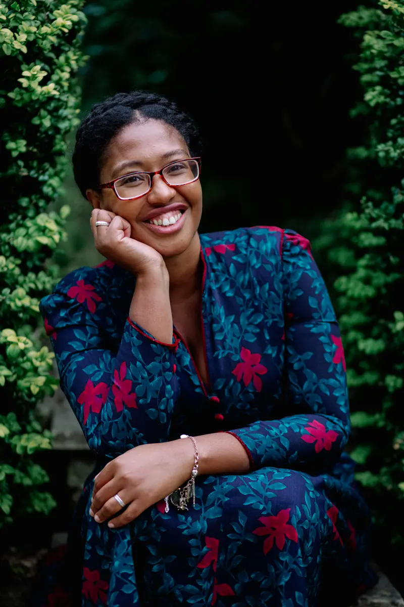 Portrait of author Jasmine Richards by Philippa James Photography